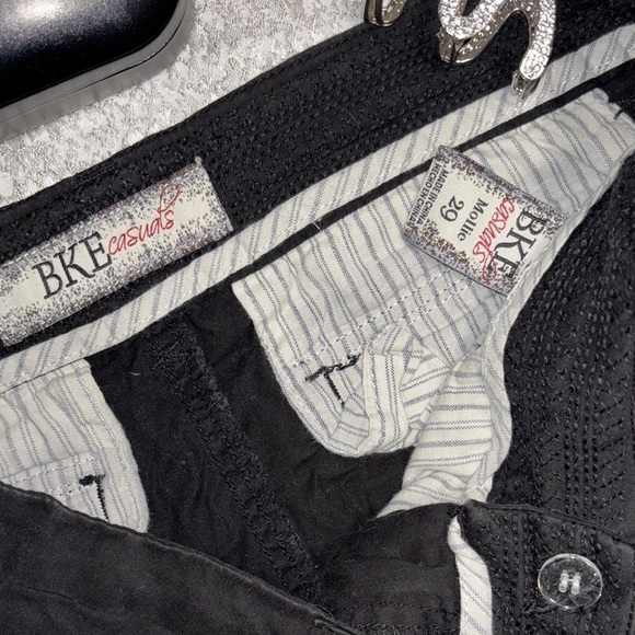 BKE Mollie Women's Black Shorts - Picture 2 of 3